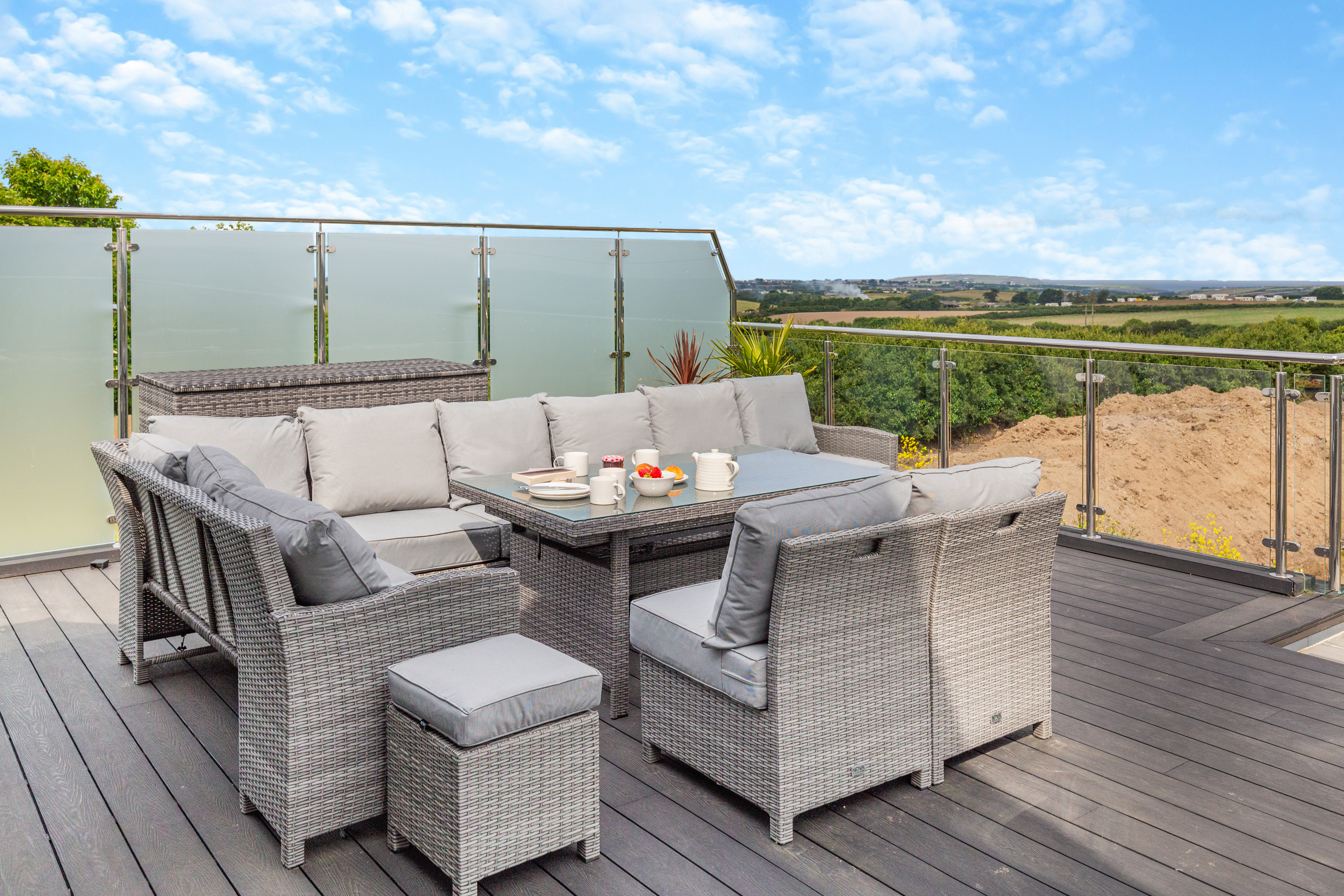 Alfresco dining at The Padstow House near Padstow, Cornwall