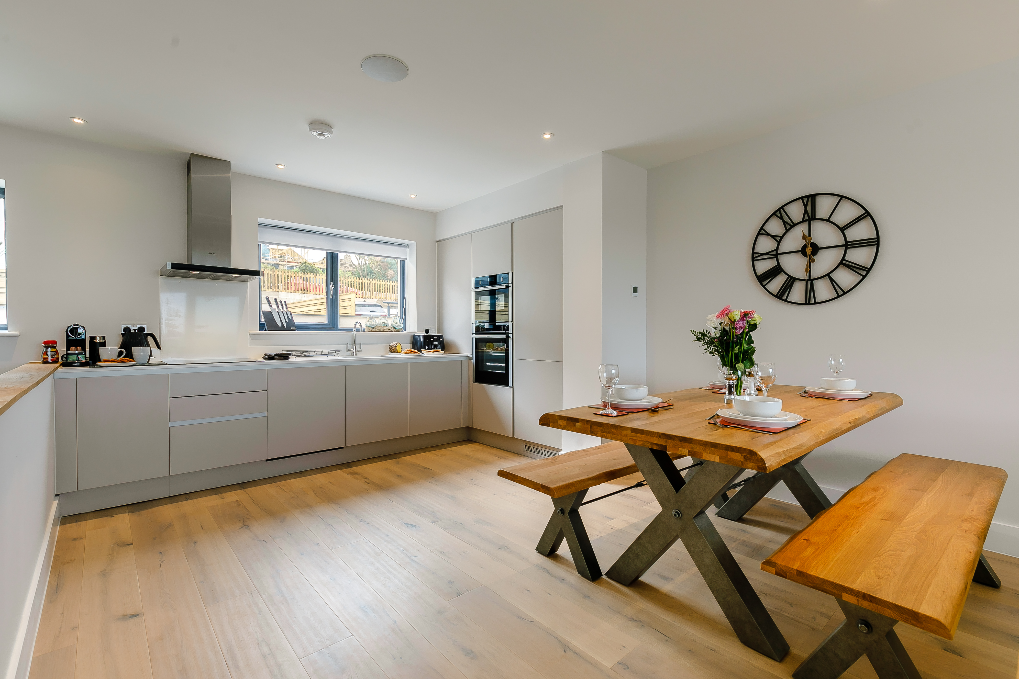 The well-equipped kitchen at The Newquay Apartment coastal cottage