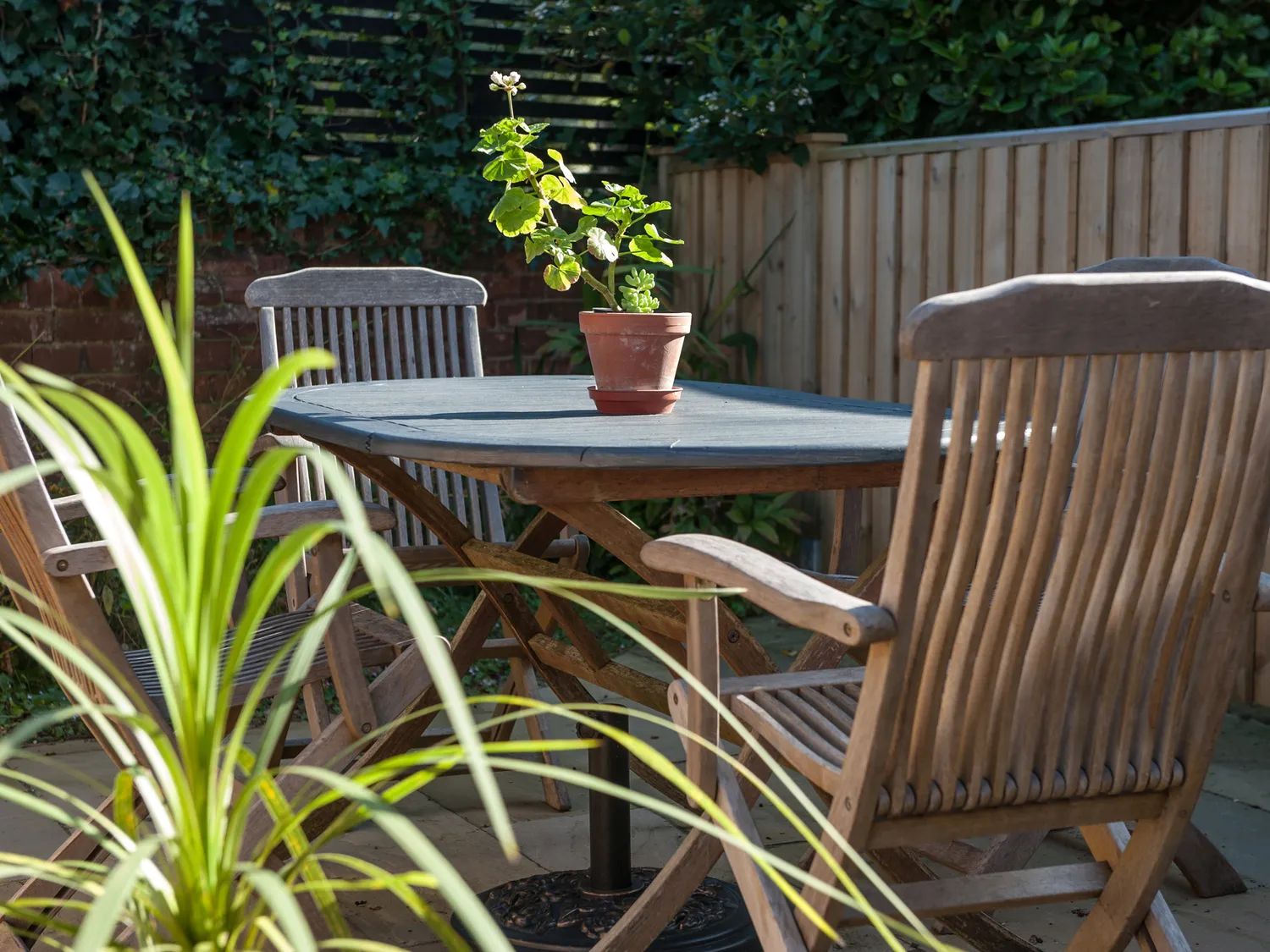 The Lyme Regis Apartment — seaward courtyard lyme regis