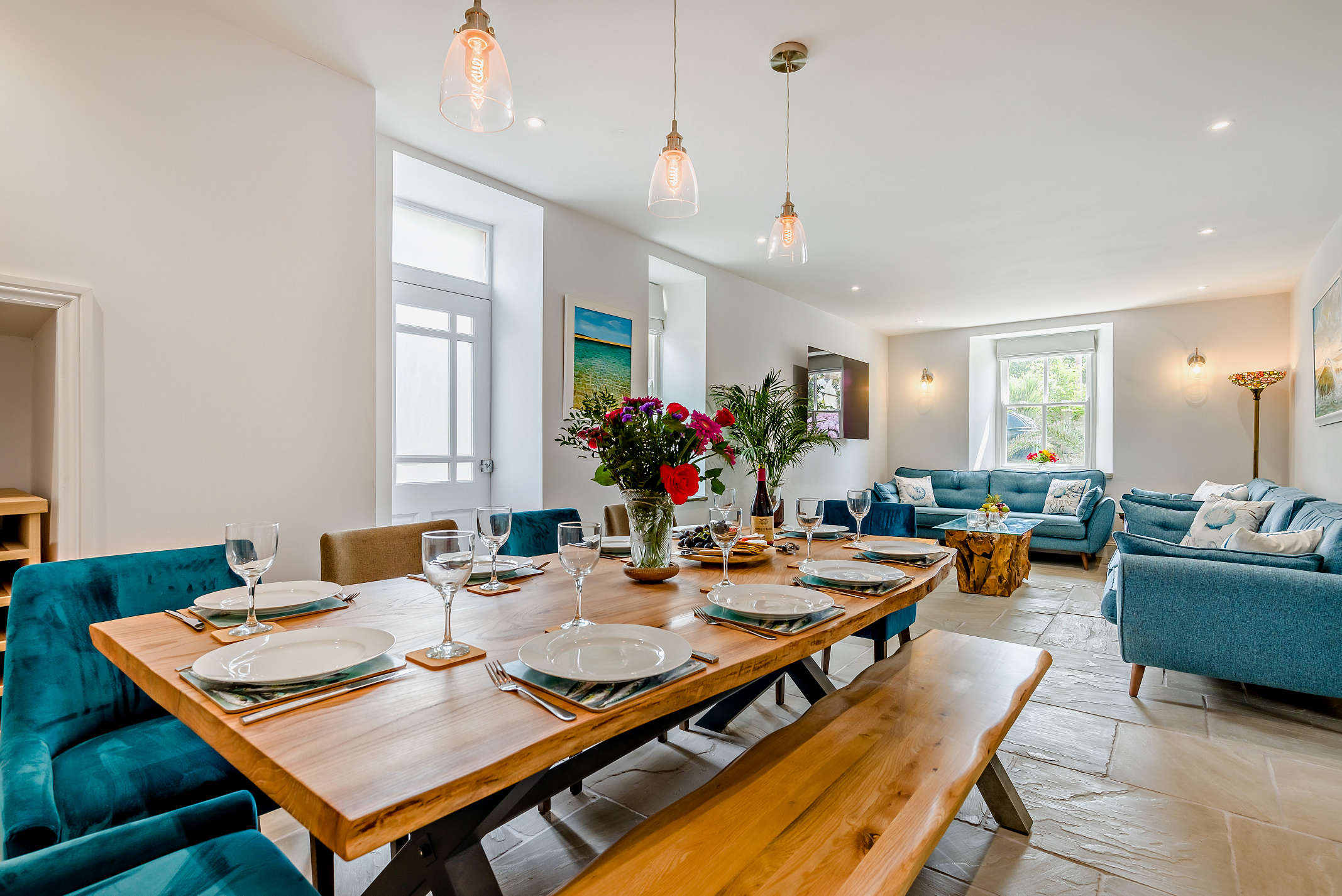 The kitchen-diner at The Porthleven House with Rangemaster cooker and granite worktops